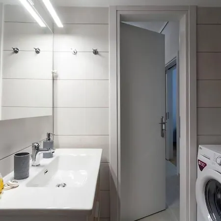 Chic & Minimal Apt. 5 Min From Metro * أثينا